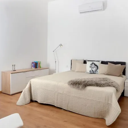 Lägenhet Exclusive Apartman